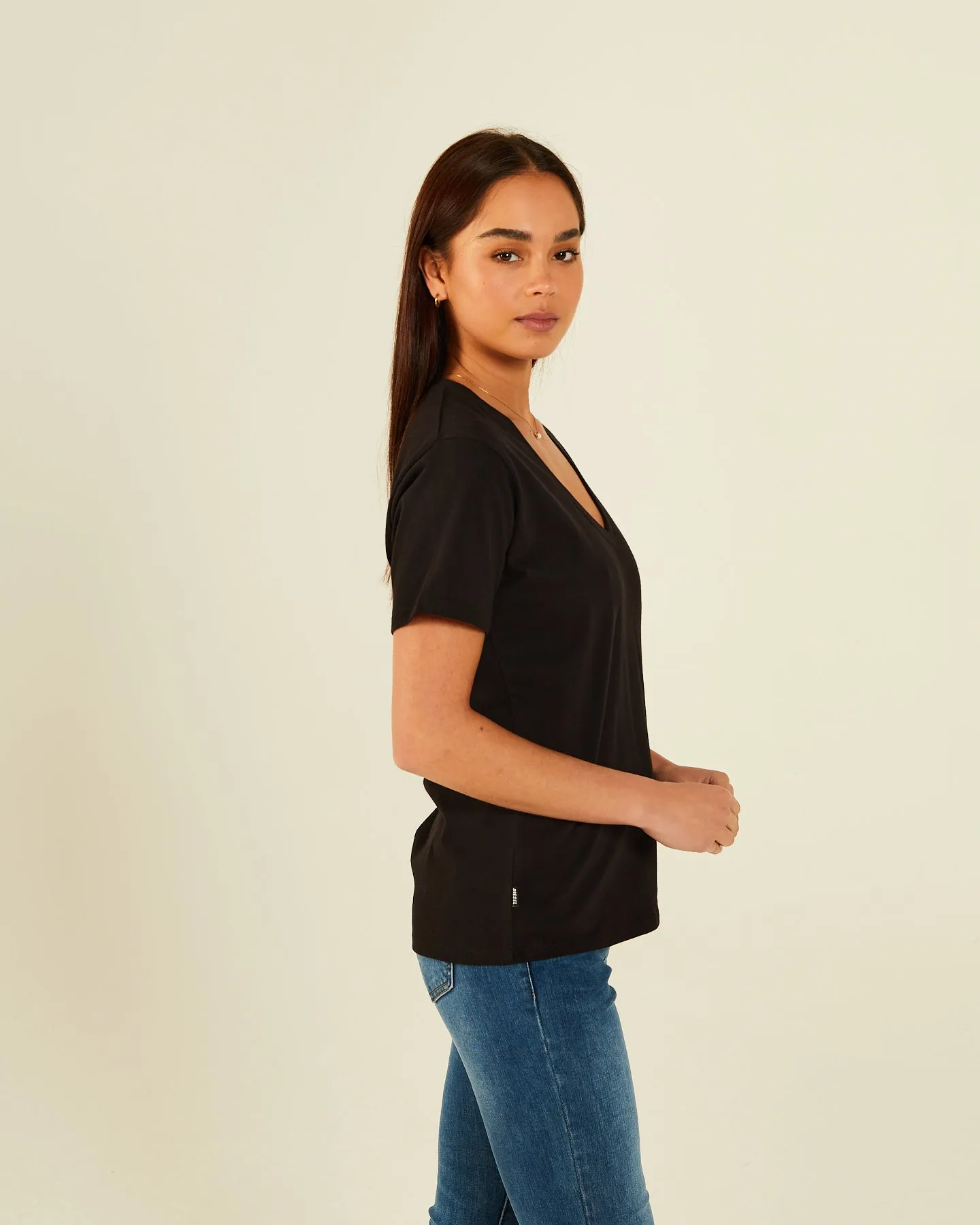 Elisa Basic V Neck Tee Black